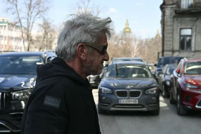 Sean Penn wygrał, ale nie odebrał Oscara. Tą decyzją i podróżą zaskoczył wszystkich