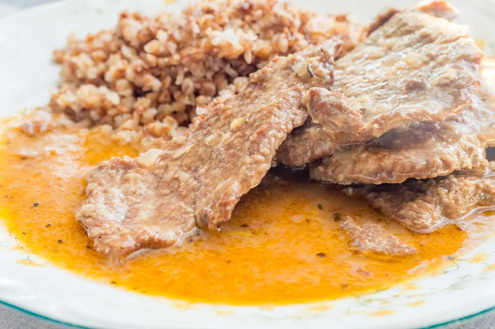 Najsmaczniejszy QUIZ dla mięsożerców. To przeboje z PRL. Znasz rumsztyk, bryzol i forszmak? 10/10 zdobędą smakosze