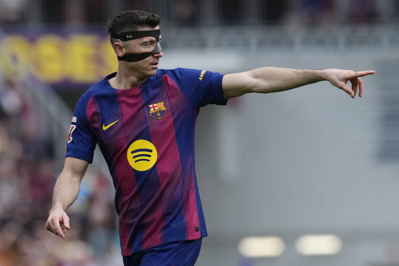 Lewandowski zmarnował trzy okazje. Barcelona spisała się na "piątkę"