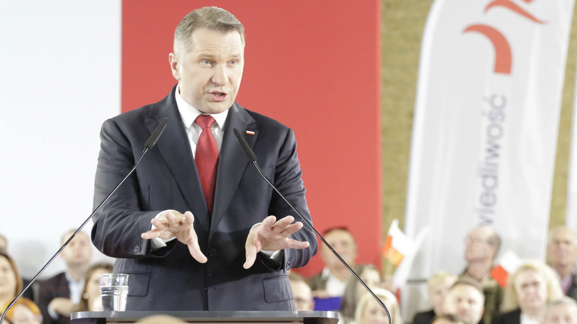 Emeryci zamiast migrantów. Ma to być jedna z pierwszych decyzji rządu PiS po powrocie do władzy