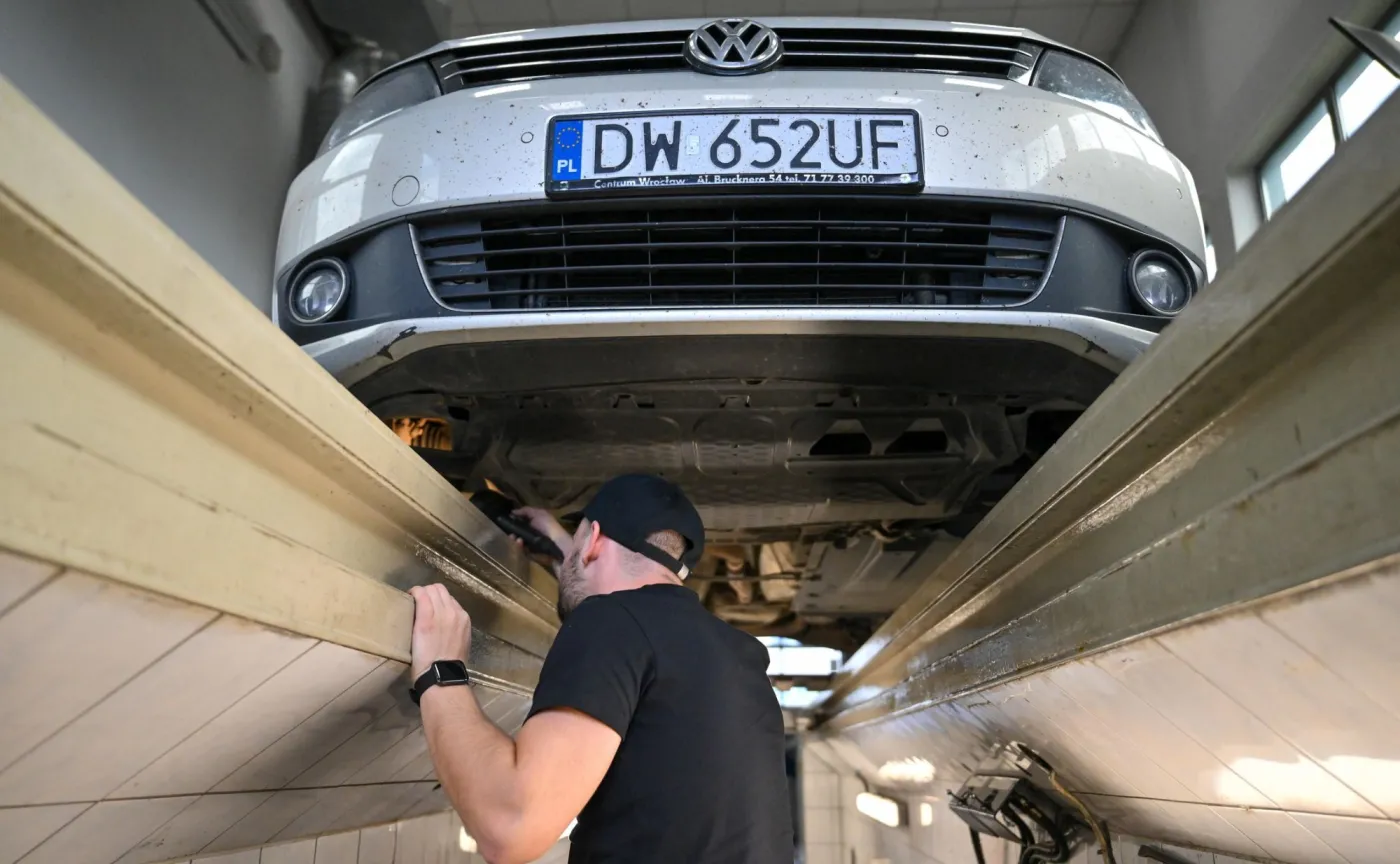 Badanie techniczne samochodu w stacji kontroli pojazdów