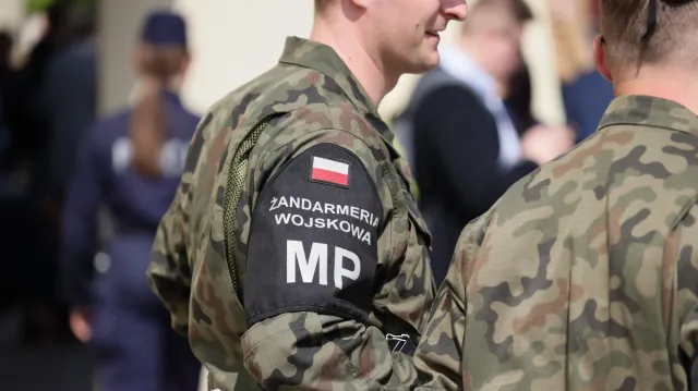 Wypadek wojskowej ciężarówki. Dwóch żołnierzy trafiło do szpitala