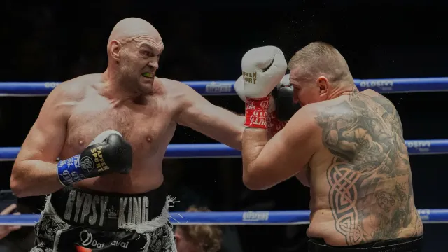 Fury pocałował Wacha w czasie walki. Polak wytrzymał w ringu 7 rund