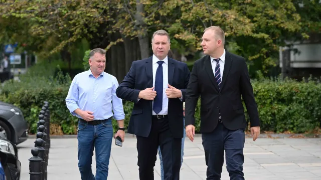 Przemysław Czarnek czarno widzi nowy rok szkolny. Mówi o "niekorzystnych zmianach ideologicznych"