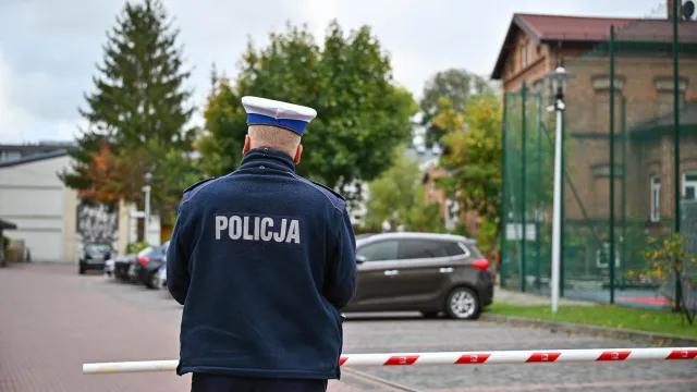 Nożownicy w szkołach. Szef MON mówi o "wątku rosyjskim"