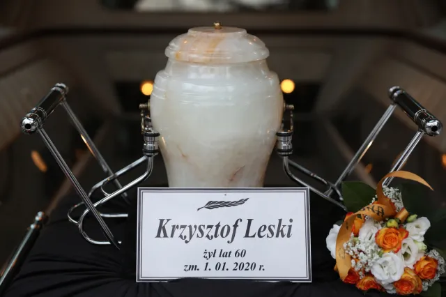 Pogrzeb Krzysztofa Leskiego. Dziennikarz spoczął na Powązkach Wojskowych [FOTO]