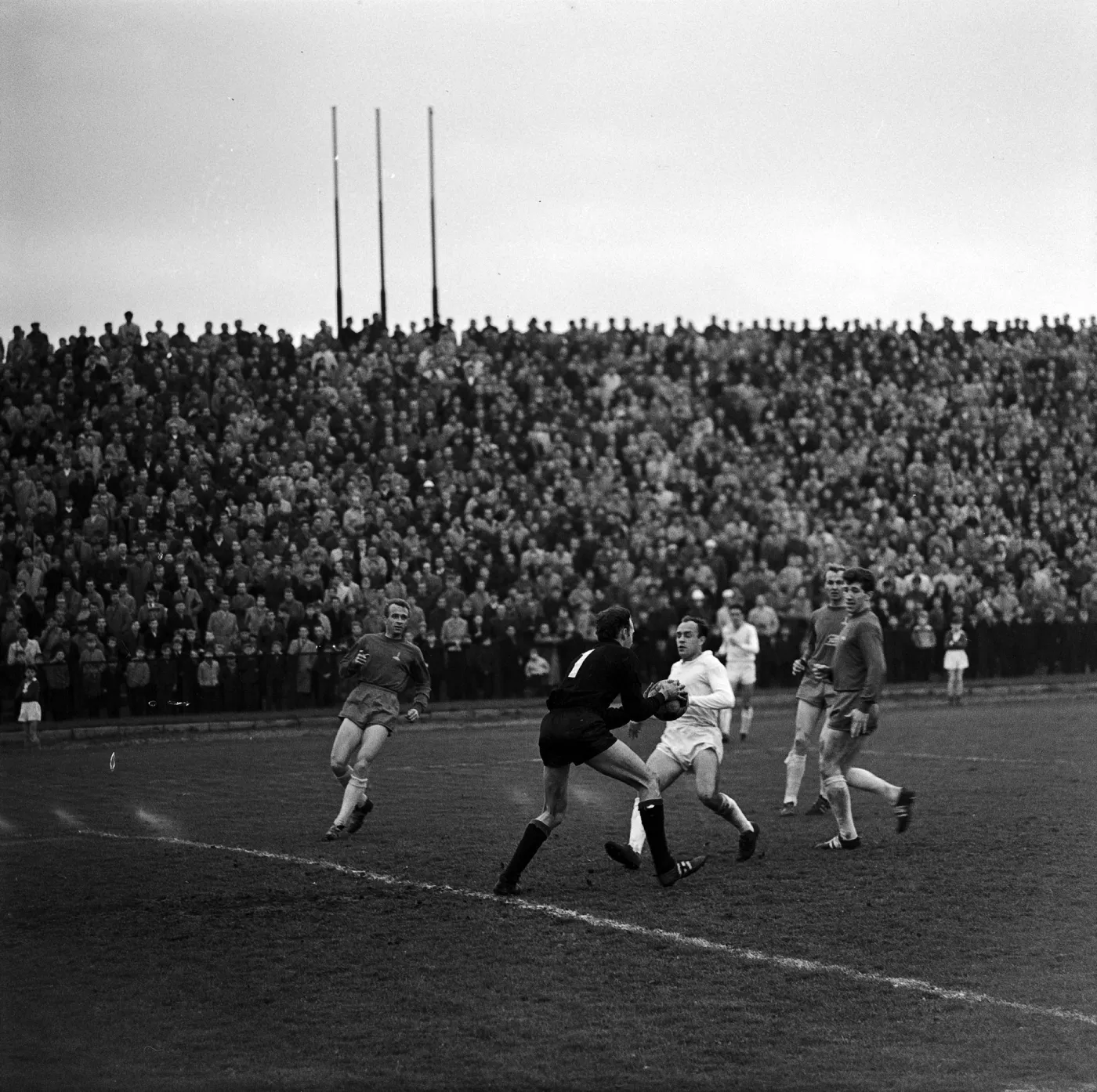 Jan Liberda (w białym stroju)