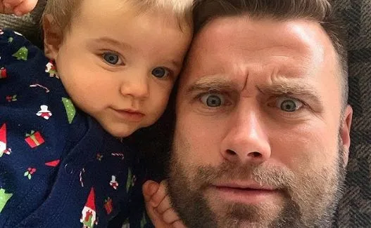 Syn Artura Boruca ma dopiero 9 miesięcy i już zaczął chodzić [WIDEO]