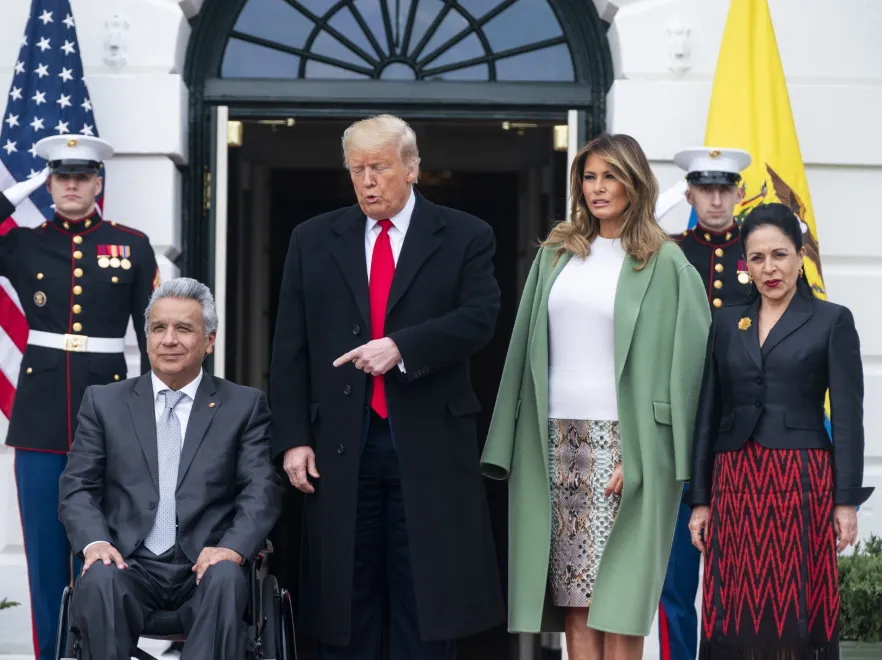 ... Fotografię, której dotyczy dyskusja, wykonano podczas spotkania pary prezydenckiej USA z pierwszą parą Ekwadoru...