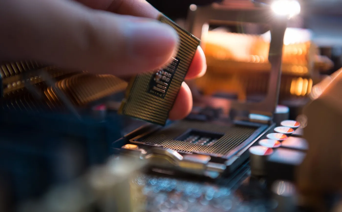 Poważna luka bezpieczeństwa w procesorach Intela. Nie da się jej załatać