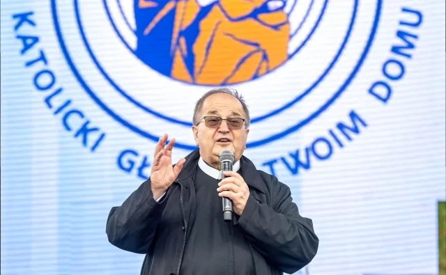 Spowiedź przez internet. Radio Maryja wydało OŚWIADCZENIE