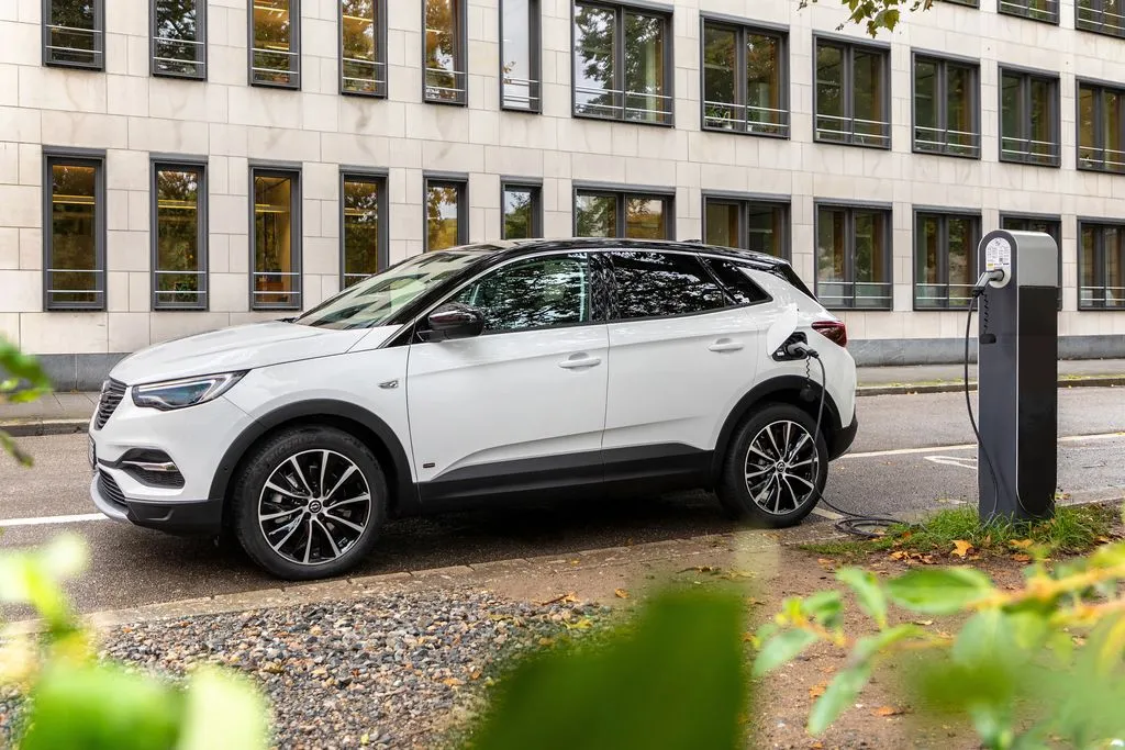 2020-opel-grandland-x-hybrid-12622306.jpg