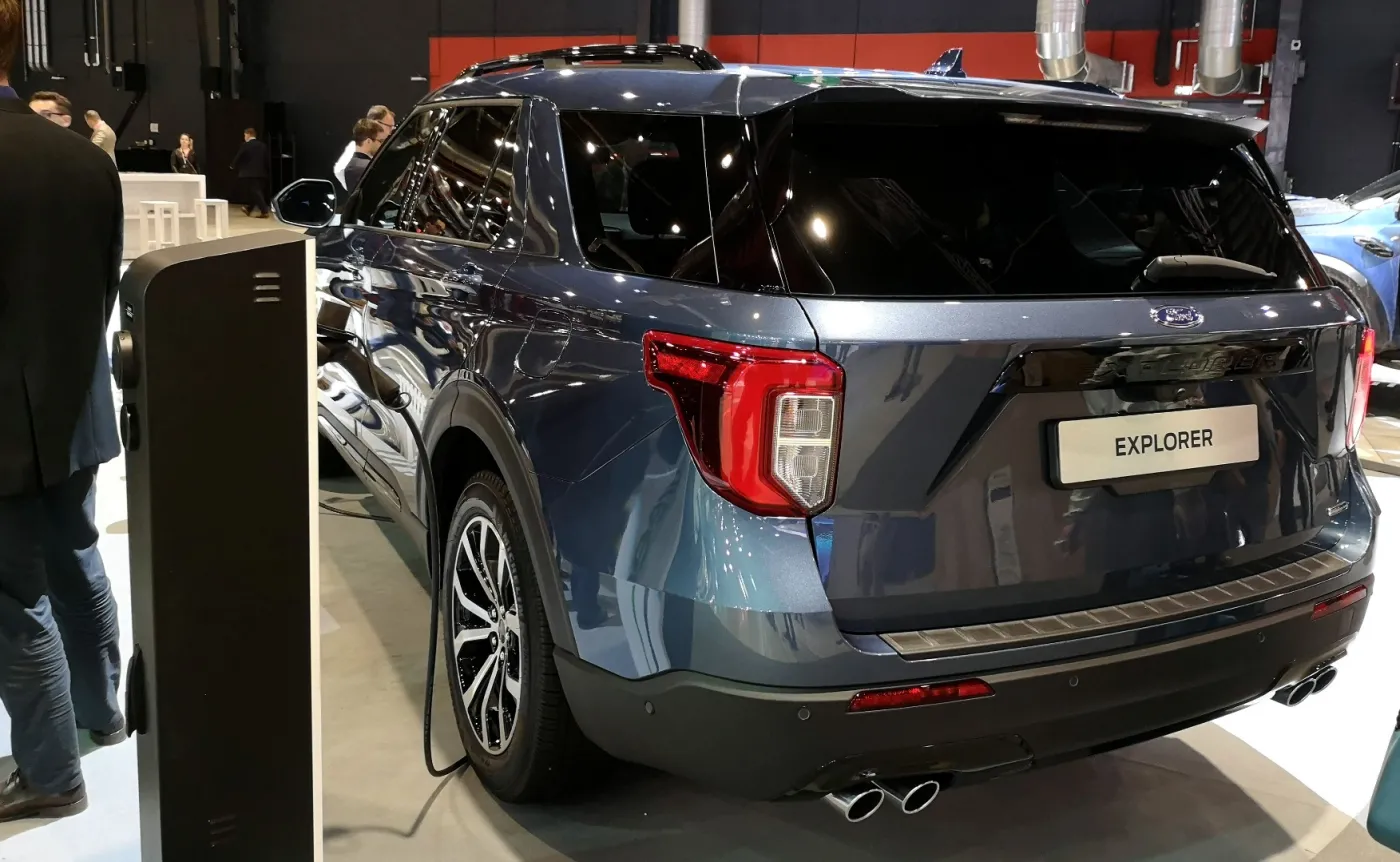12756386-ford-explorer-plug-in-hybrid.jpg