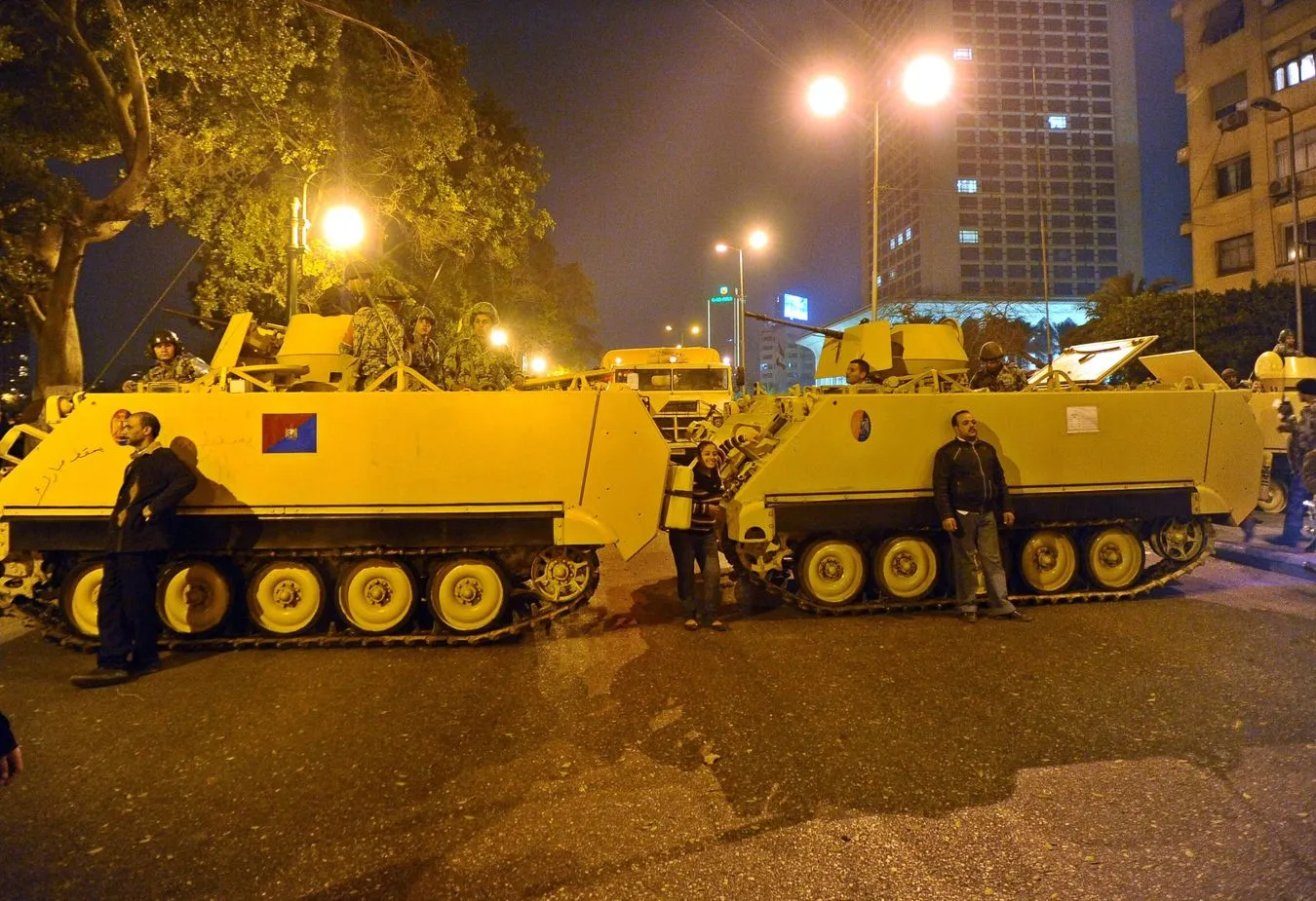 Armia wzywa Egipcjan, by się nie gromadzili 