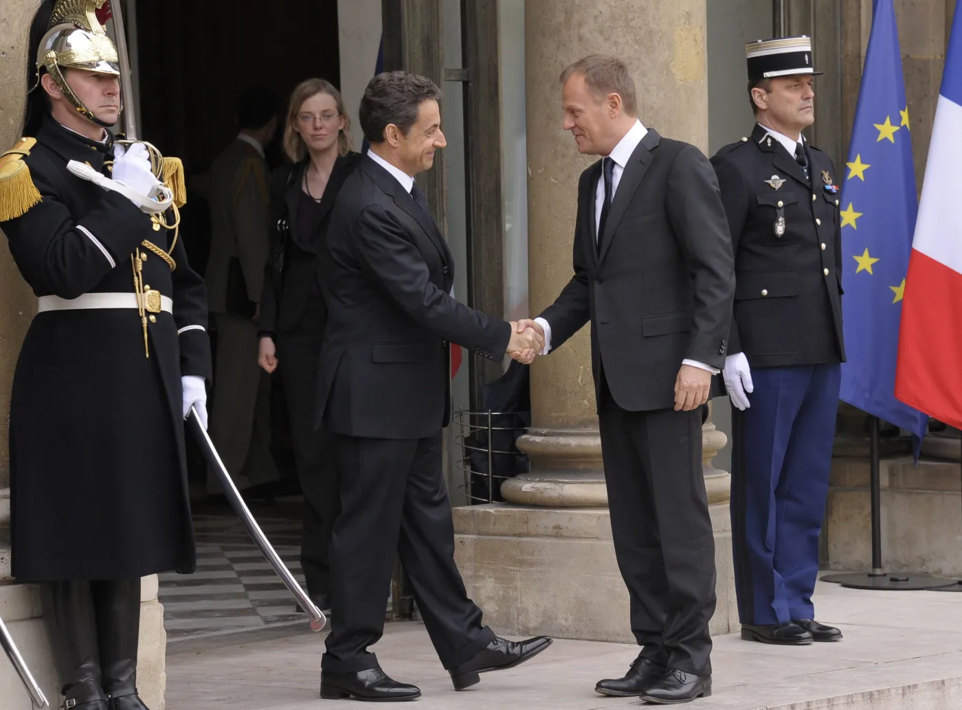 Donald Tusk i Nicolas Sarkozy na szczycie w Paryżu