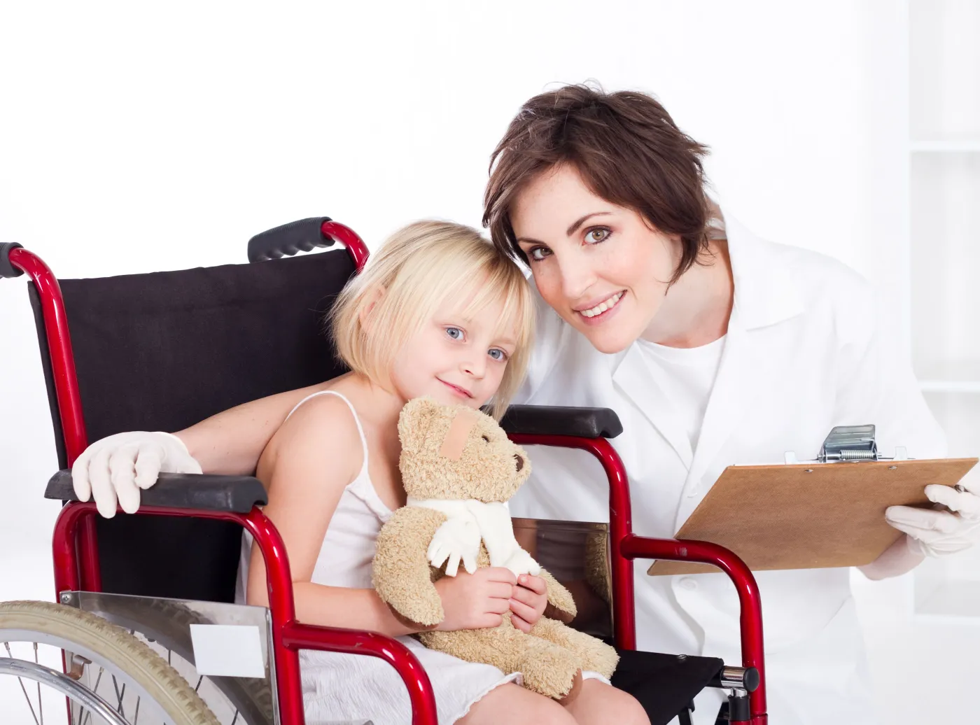 dziecko niepełnosprawne na wózku inwalidzkim