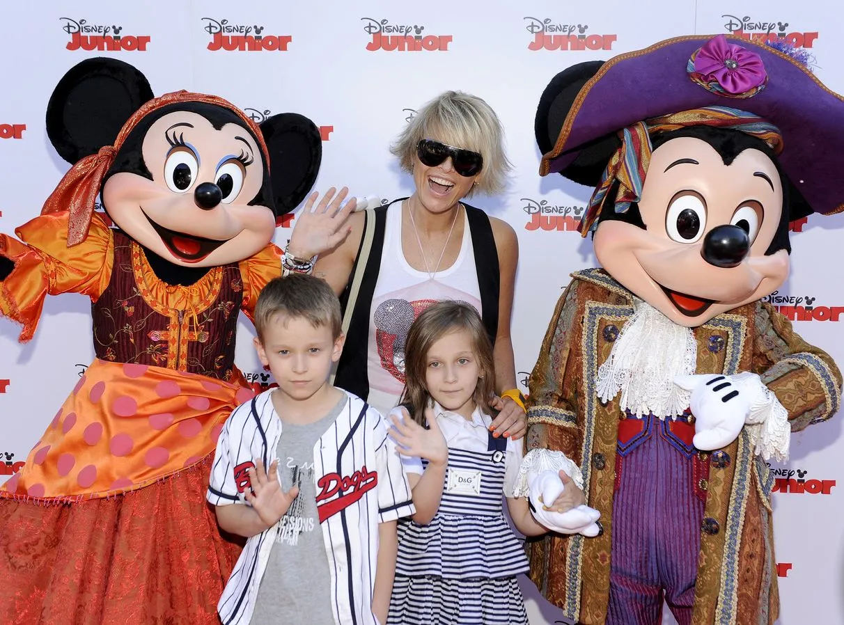 Piosenkarka Marta Wiśniewska z córką Fabienne i synem Xavierem