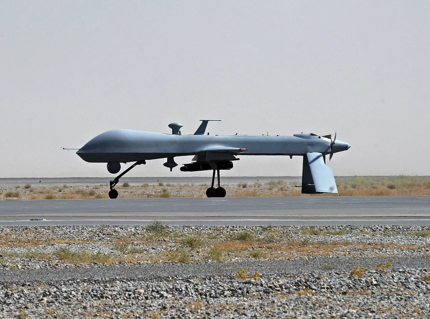 Uzbrojony w rakiety Predator na lotnisku wojskowym w Kandaharze