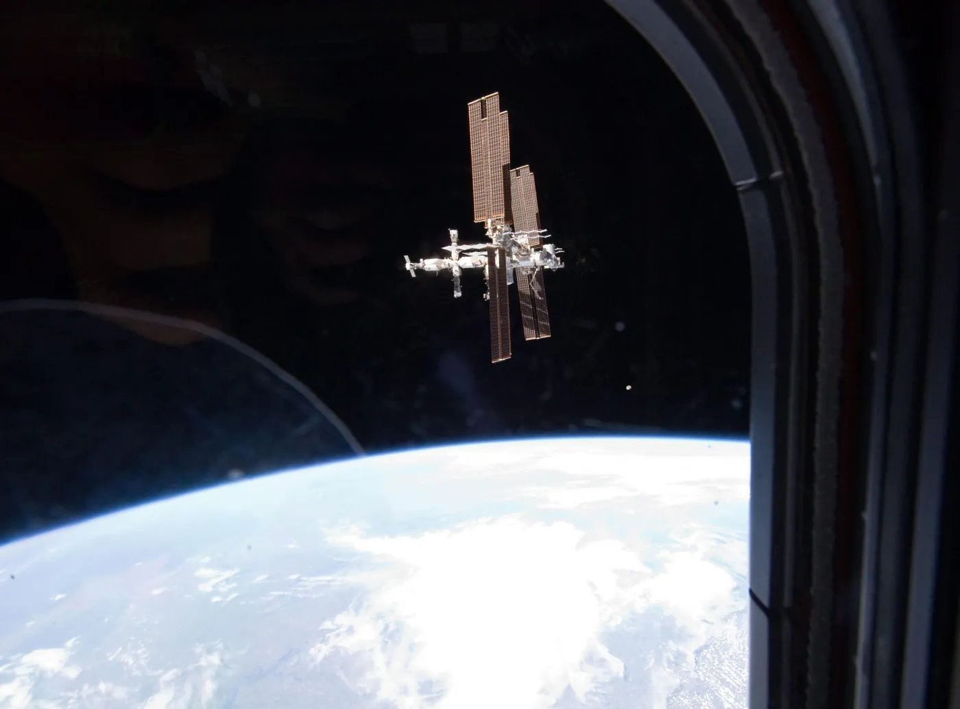 2303444-miedzynarodowa-stacja-kosmiczna.jpg