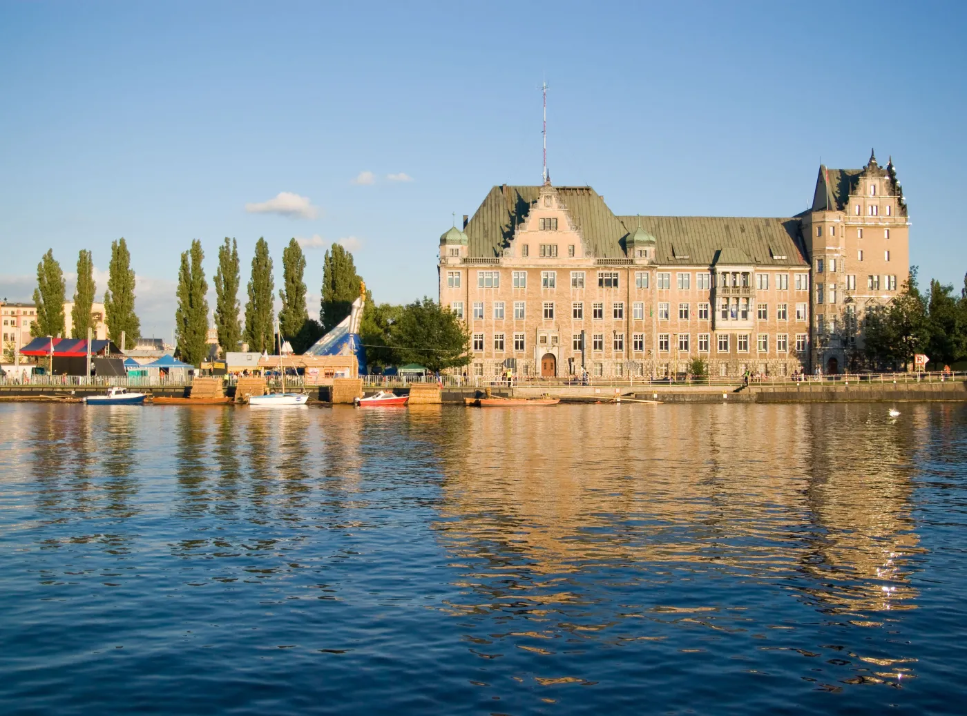 Miliardy w wodę. Miasta stawiają na porty