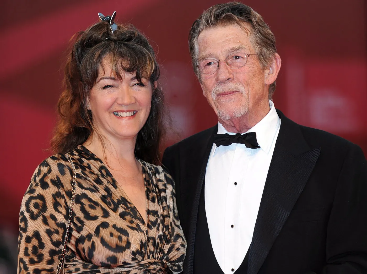 2454635-john-hurt-i-jego-zona-ann-rees.jpg