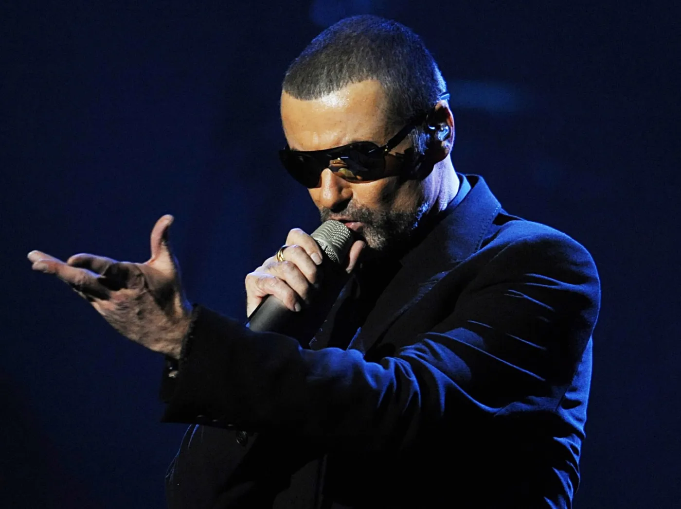 George Michael podczas koncertu w Pradze