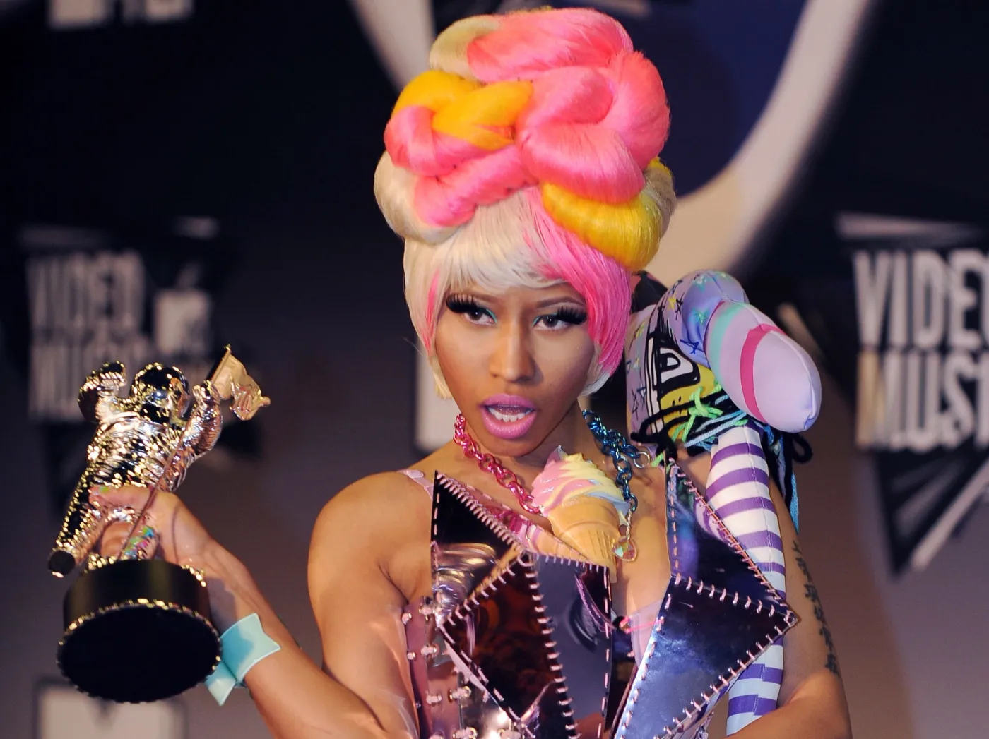 2422386-nicki-minaj-z-nagoda-w-kategorii.jpg