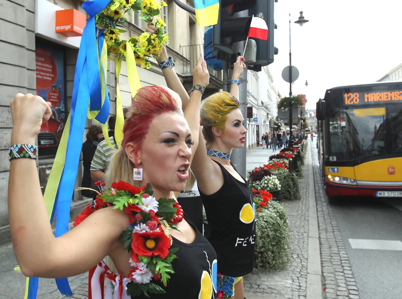 Działaczki ruchu FEMEN z Ukrainy na Nowym Świecie, w Warszawie