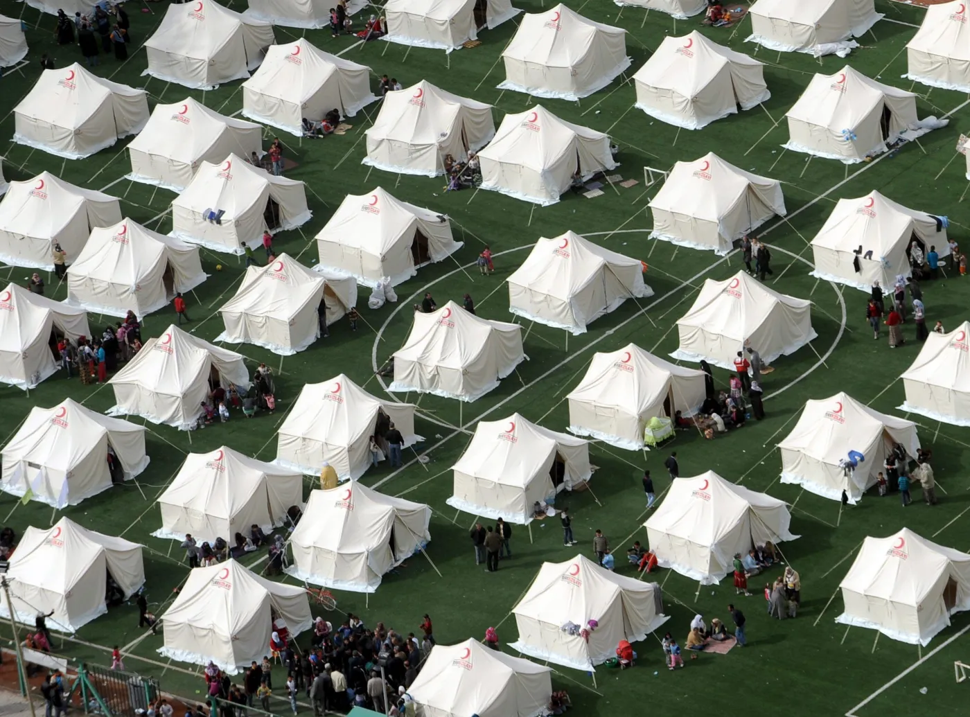 2652081-miasteczko-namiotowe-dla-ofiar.jpg