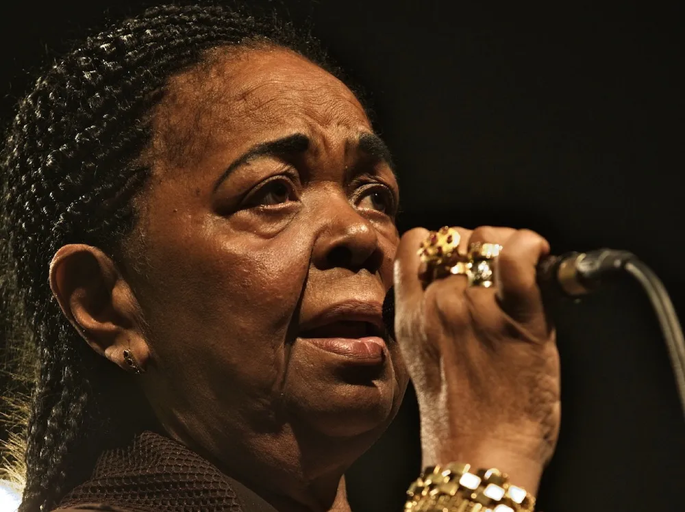 2873242-cesaria-evora-podczas-koncertu.jpg