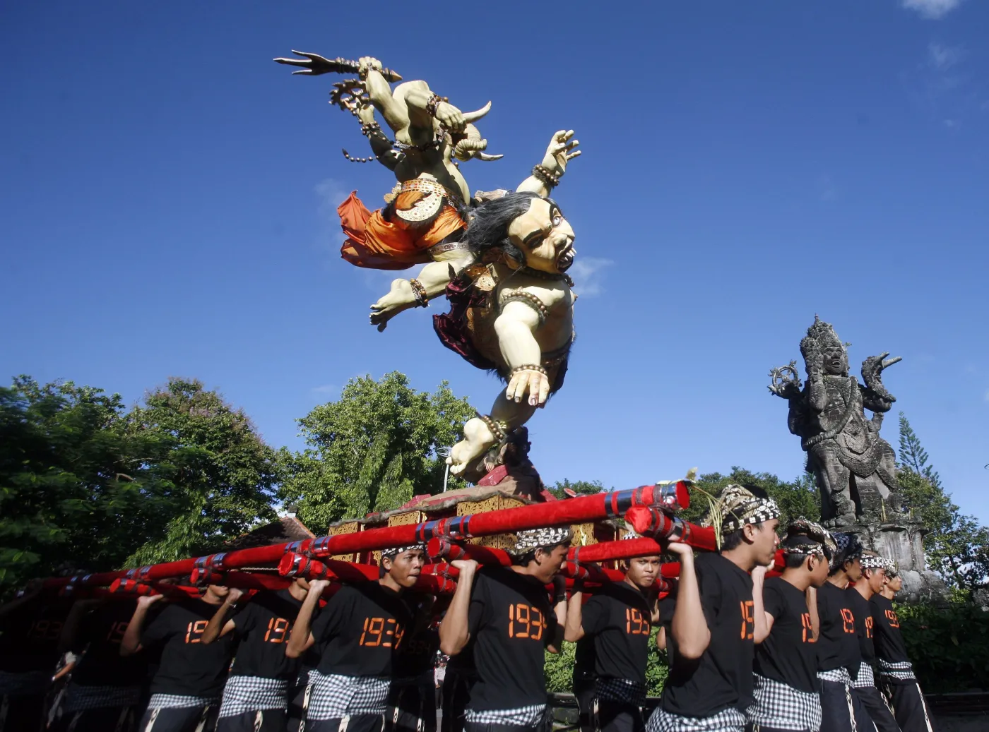 3259444-dzakarta-indonezja-parada-nyepi.jpg
