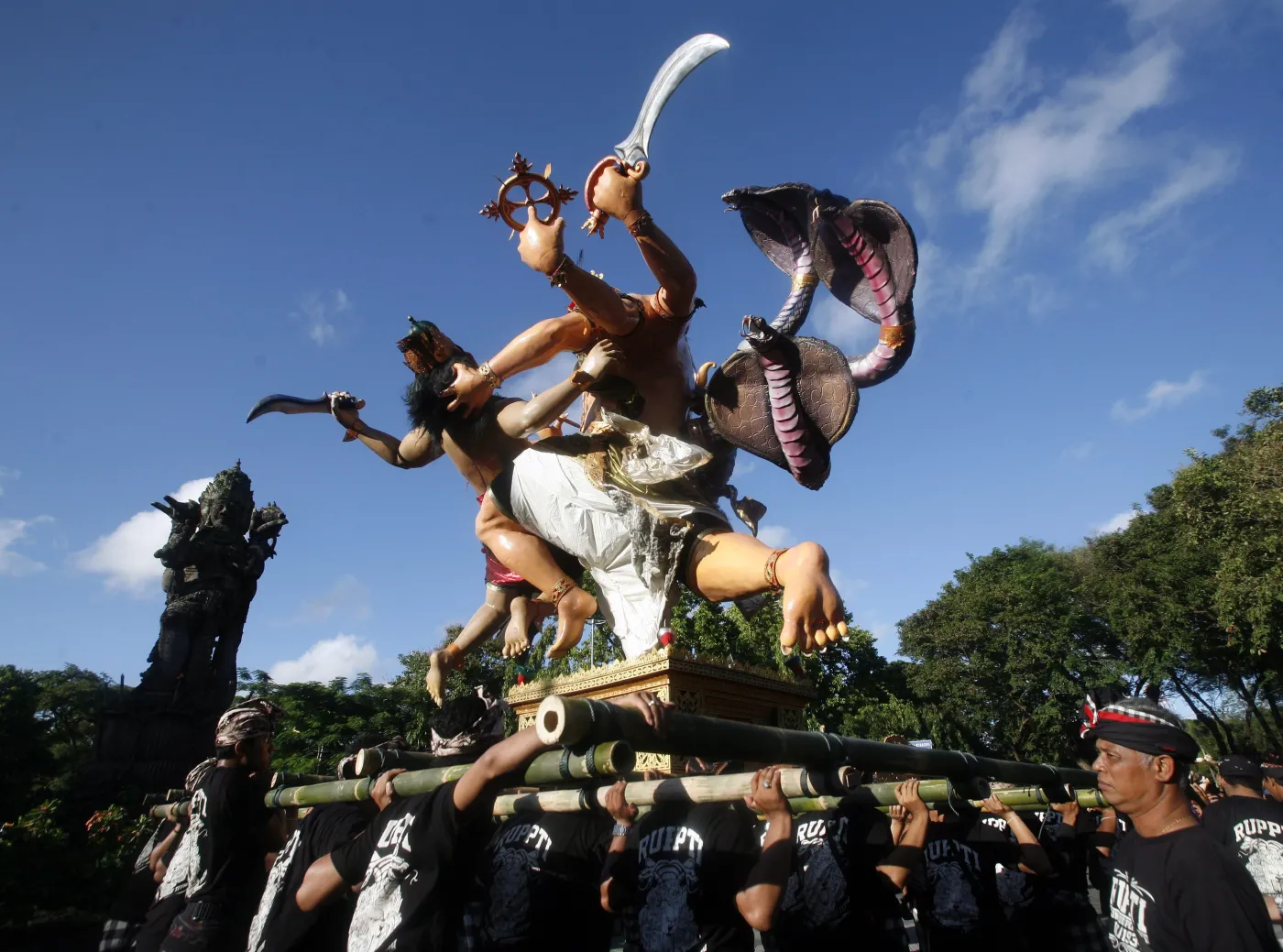 3259529-dzakarta-indonezja-parada-nyepi.jpg