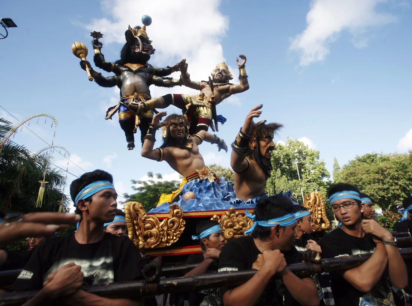 3259558-dzakarta-indonezja-parada-nyepi.jpg