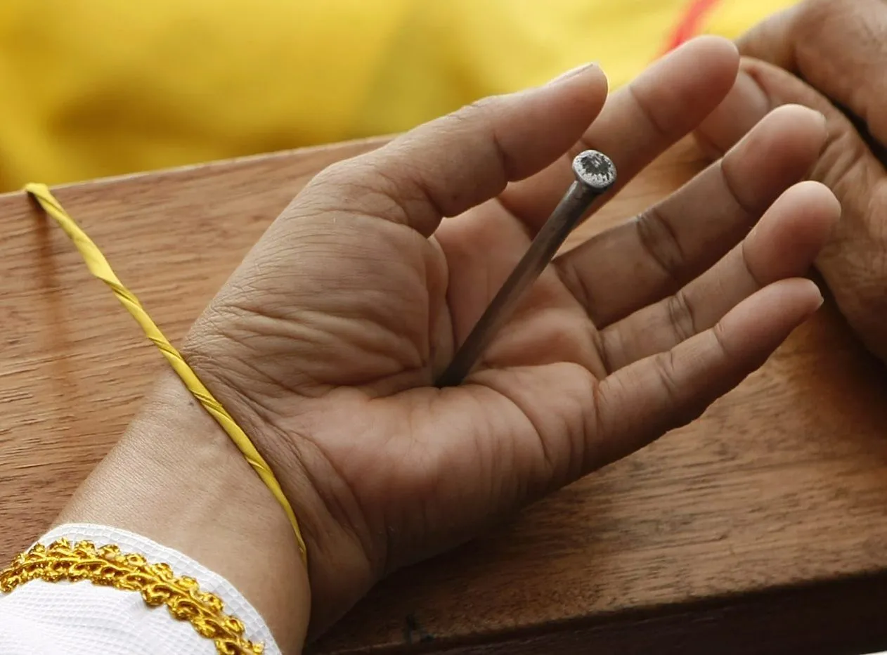 Krwawy Wielki Piątek. Wierni przybijali się do krzyży!