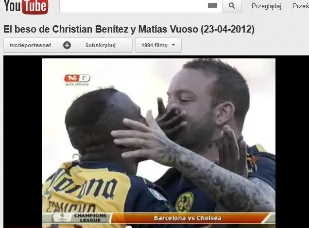 Piłkarze wywołali zgorszenie. Całowali się podczas meczu. Wideo