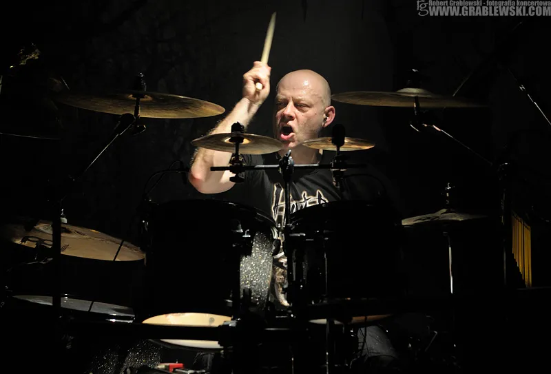 Wiceszef polskiej policji rozgrzeje przed koncertem megagwiazdy