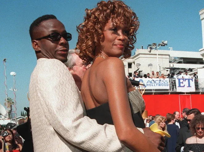 Bobby Brown zaczyna żerować na śmierci Whitney Houston. Planuje...