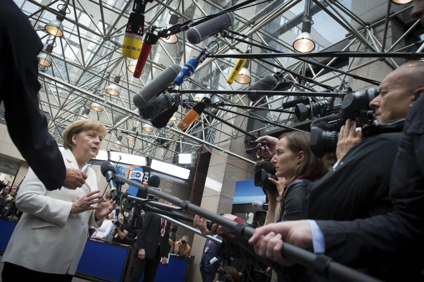 Kanclerz Niemiec Angela Merkel po szczycie Unii w Brukseli