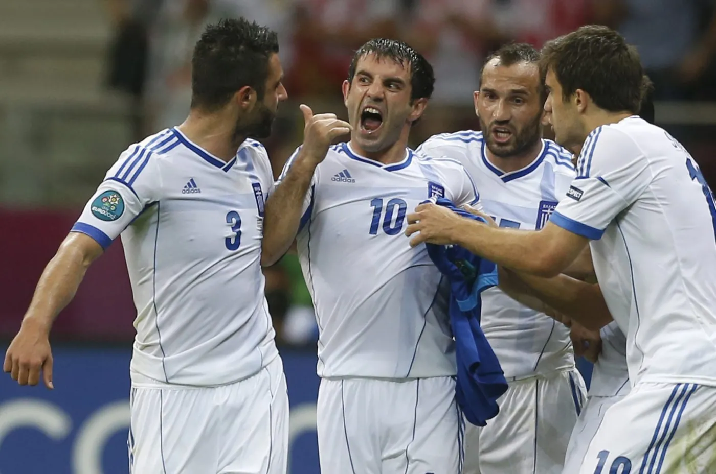 Grecy po strzeleniu gola w meczu z Rosją