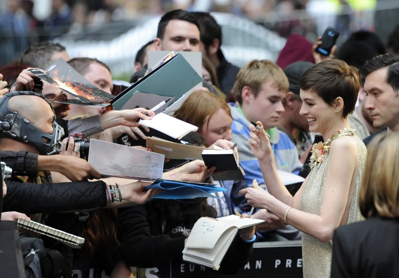 3790548-anne-hathaway-na-premierze-filmu.jpg