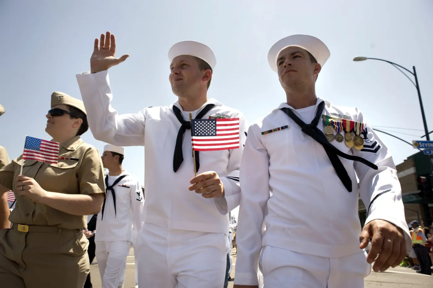 Żołnierze na paradzie gejowskiej. "Mój syn-gej jest oficerem"