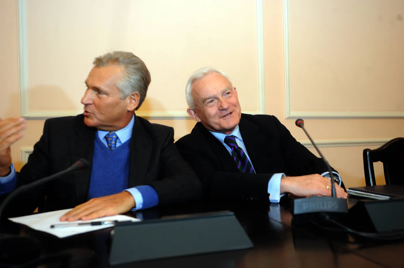 Tajne notatki o więzieniach CIA pogrążają Kwaśniewskiego i Millera