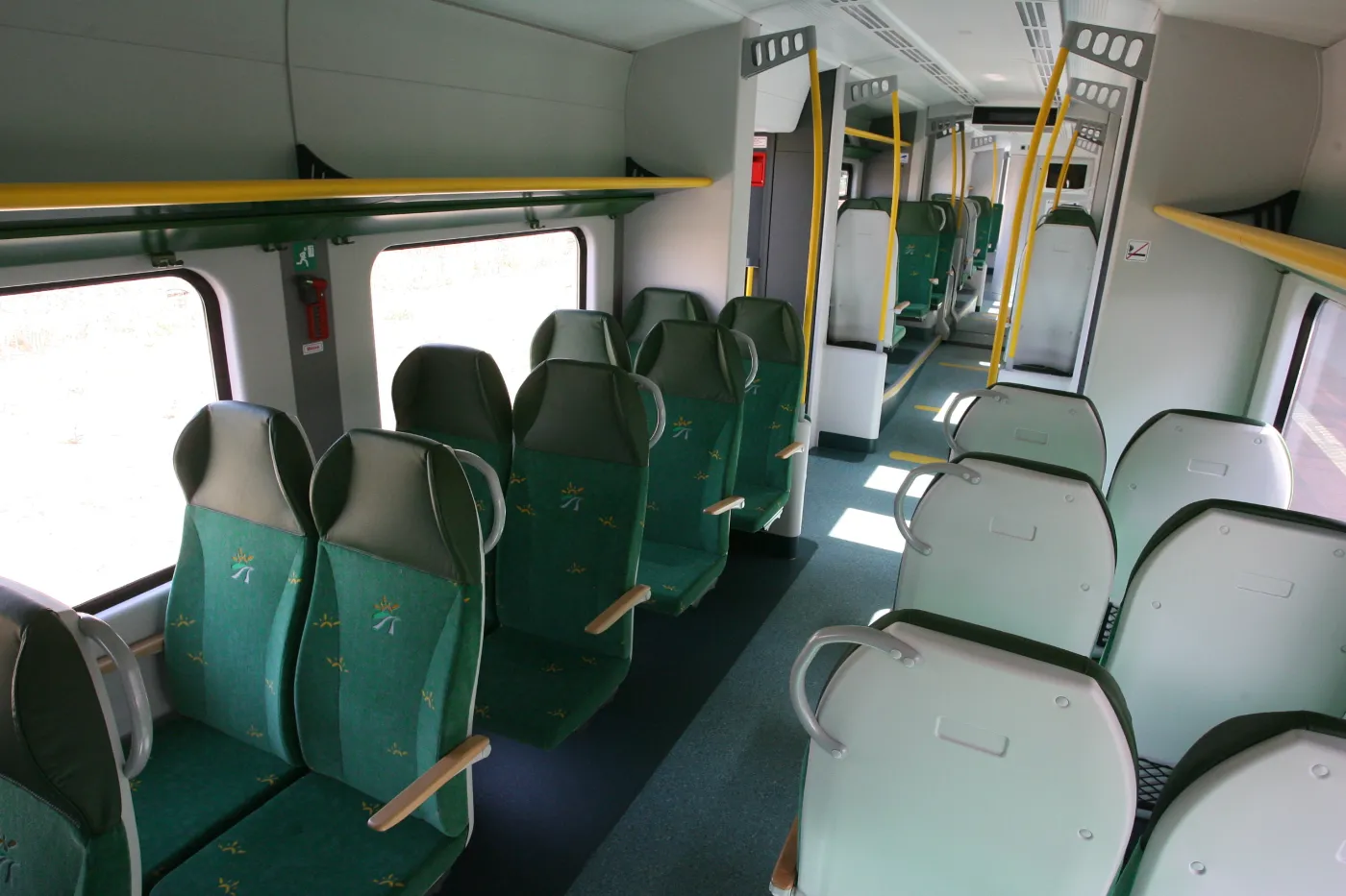 Wnętrze pociągu Elf bydgoskiej Pesy