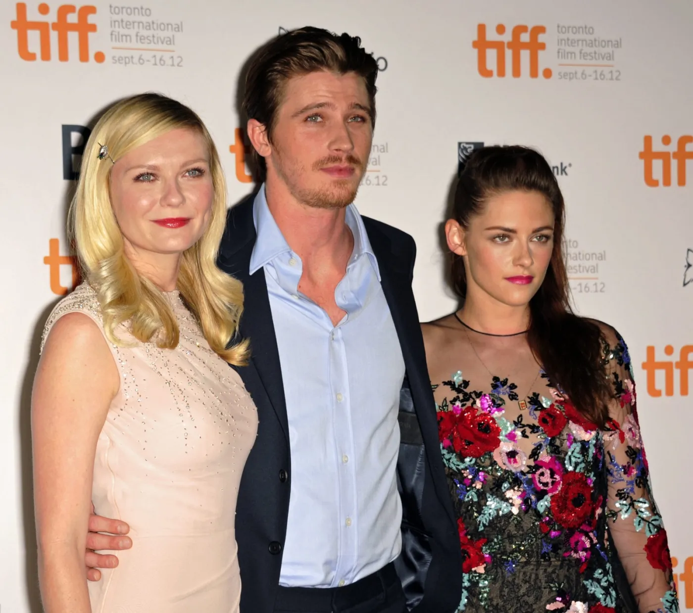 4005608-kristen-stewart-garrett-hedlund.jpg