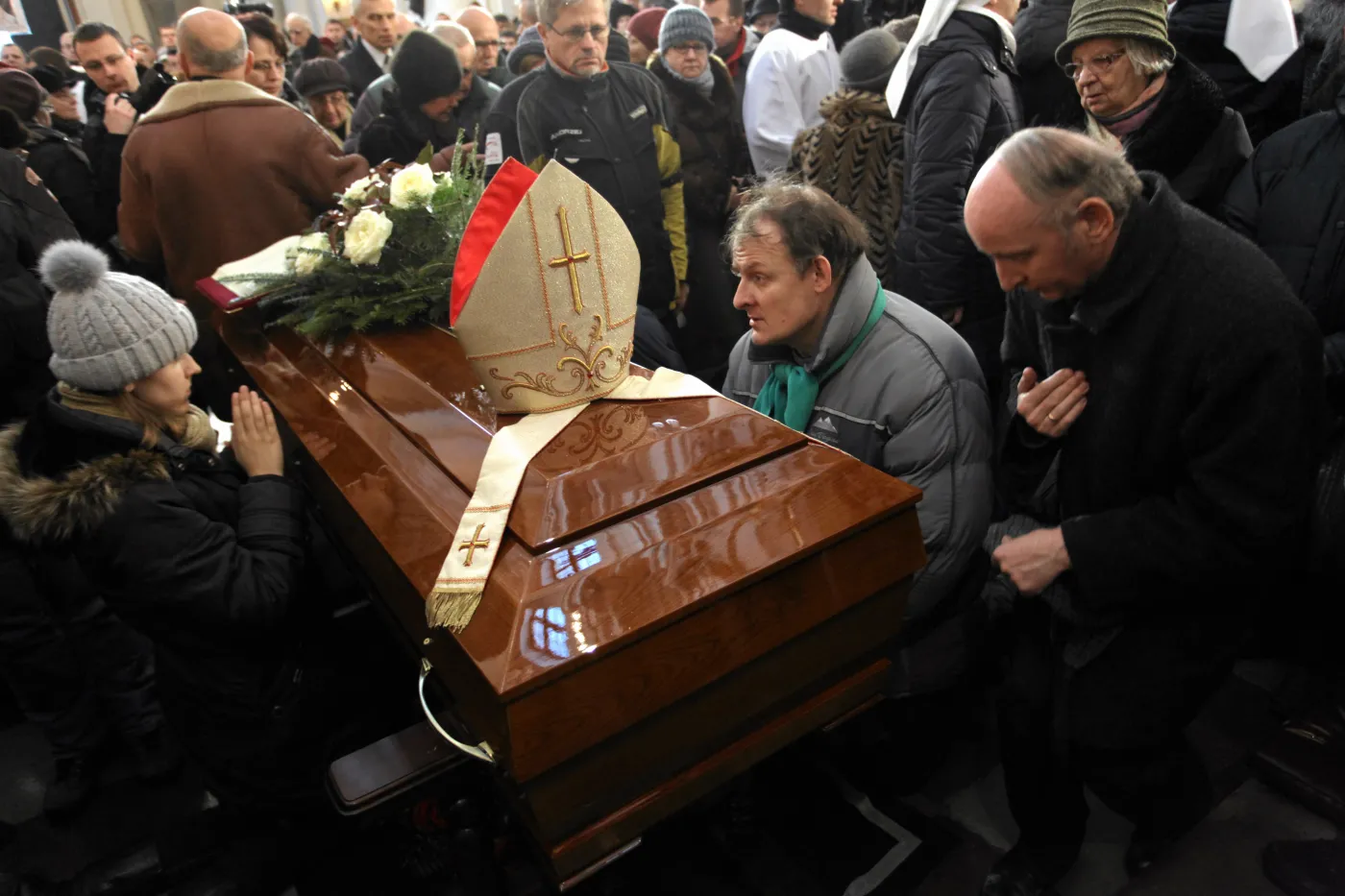 Pogrzeb kard. Glempa. W archikatedrze tylko oficjalne delegacje