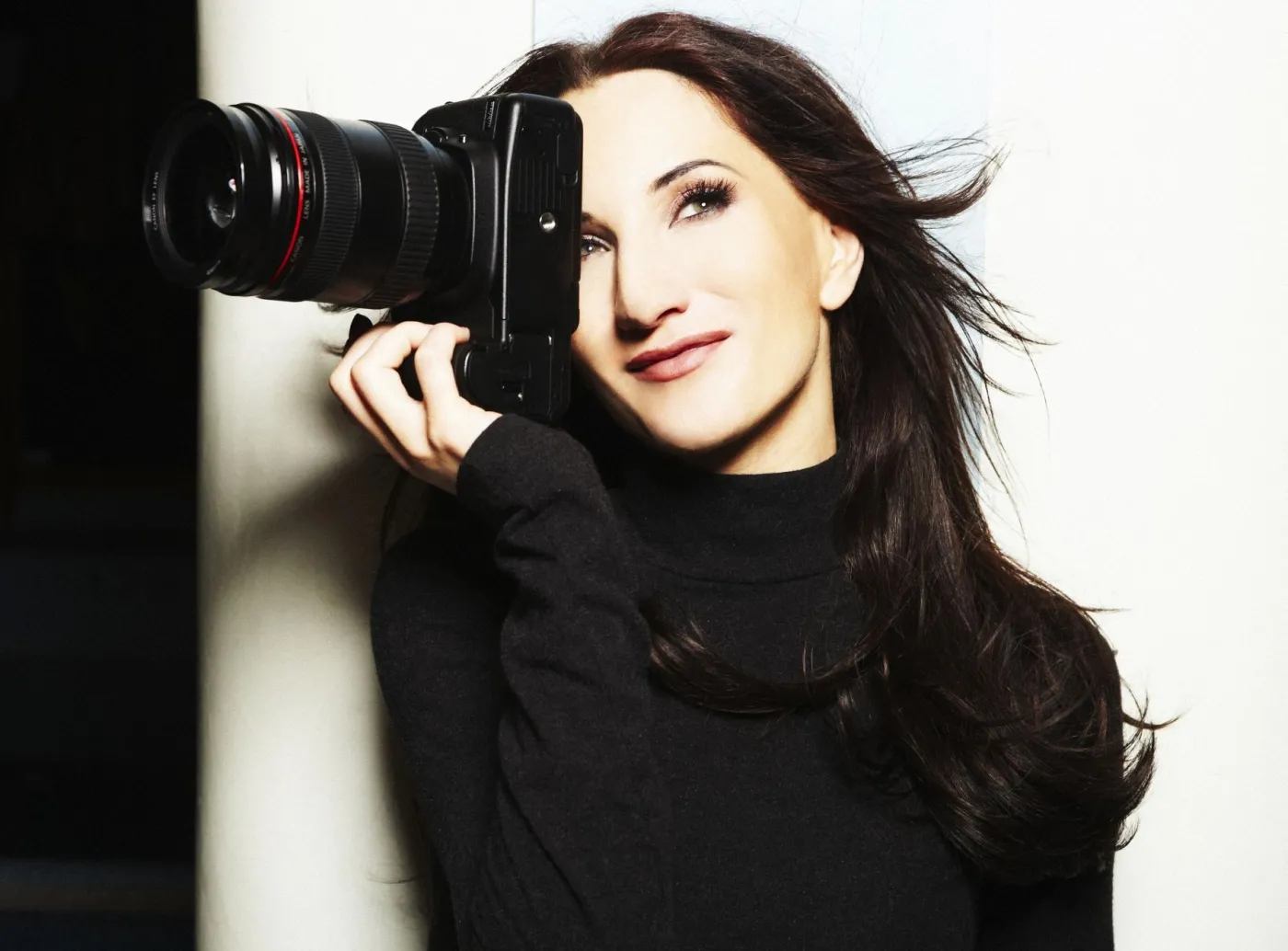 Justyna Steczkowska w roli ślubnego fotografa