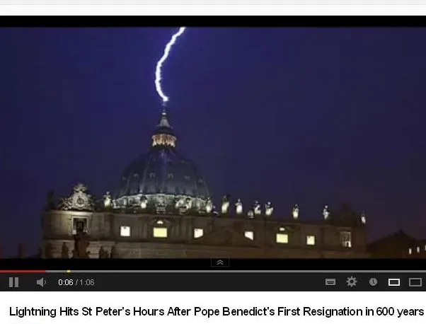 Papież ustępuje, a w Bazylikę św. Piotra uderza piorun
