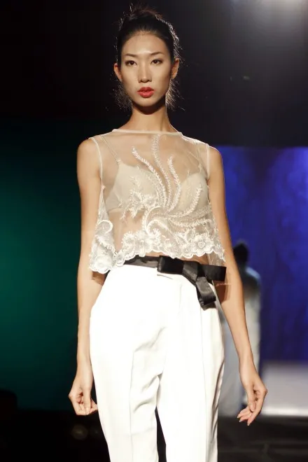 4358642-mix-match-fashion-show-wietnam.jpg