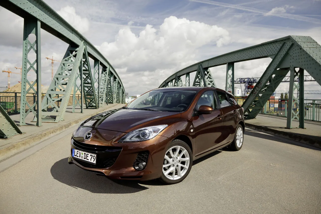 4367175-mazda3fl-5hb-2011-still-10-jpg72.jpg