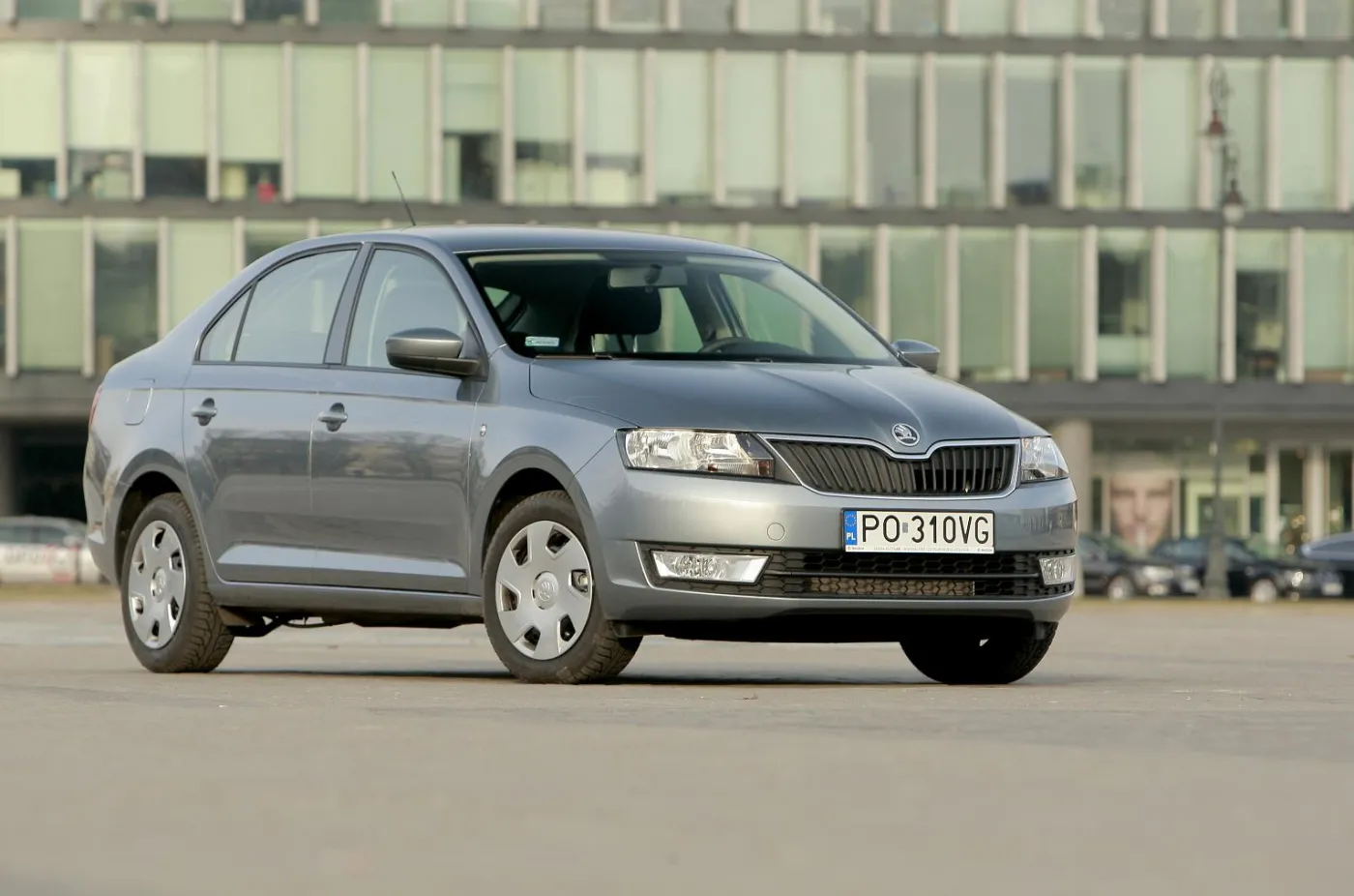 4899513-skoda-rapid-sedan-ambition-main.jpg